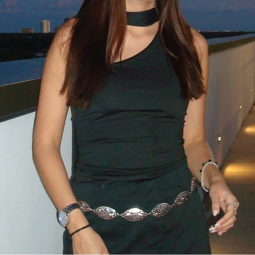 Chic Black Sleeveless Dress